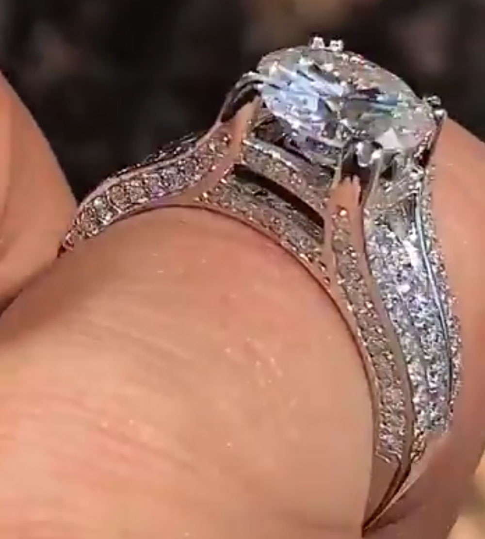 Moissanite Engagement Ring 1 Carat - Изготовленное на заказ твердое белое золото