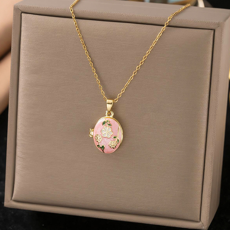 Колье с подвеской в форме цвет – обзор и цена Heart Locket Necklace Photo