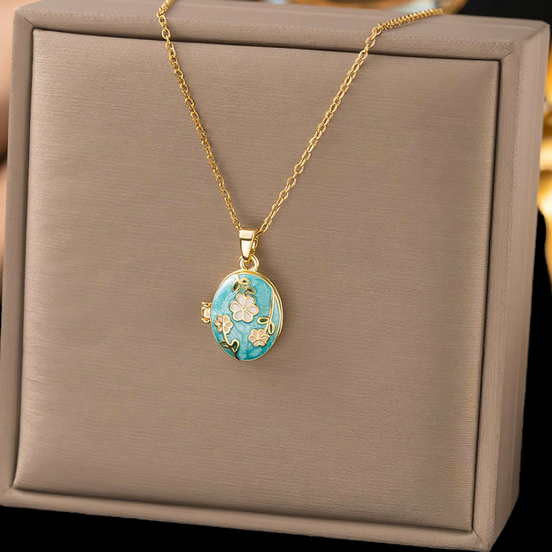 Колье с подвеской в форме цвет – обзор и цена Heart Locket Necklace Photo