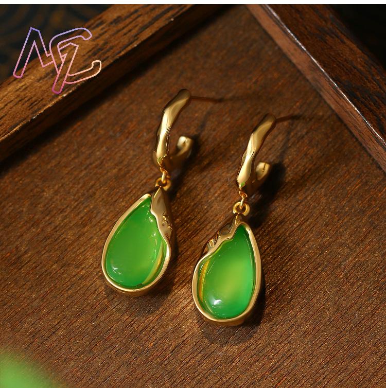 Зеленые серьги-капли из натура – обзор и цена Earrings
