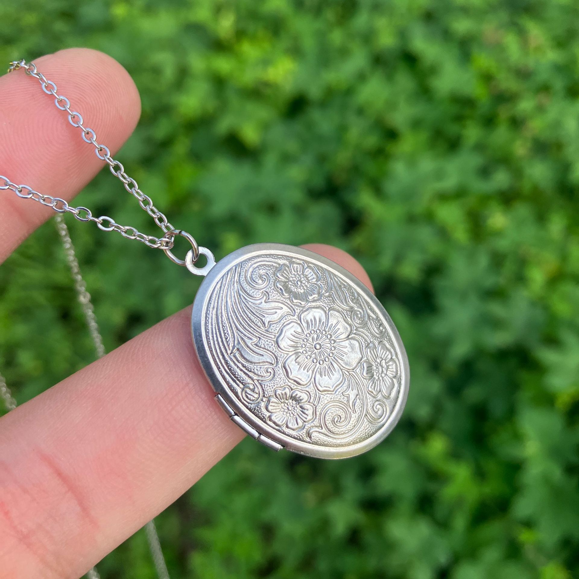 Овальные кулоны-медальоны с цв – обзор и цена Heart Locket Necklace Photo