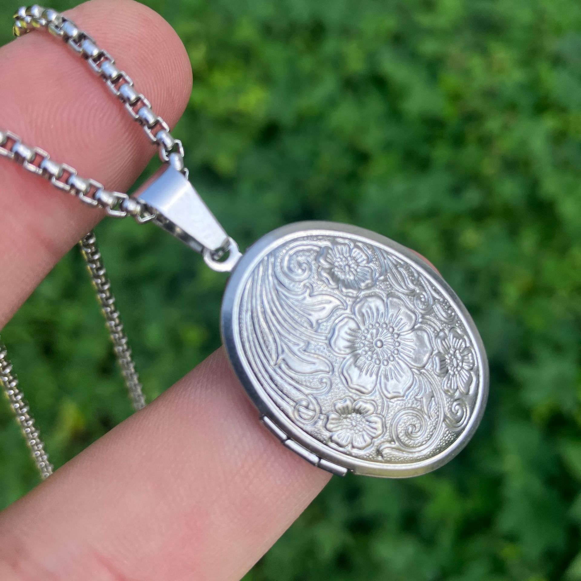 Овальные кулоны-медальоны с цв – обзор и цена Heart Locket Necklace Photo
